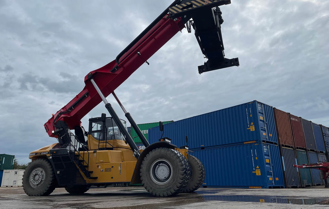 Container movements and heavy lifting capability - Warehousing and Warehouse Storage Container movements and heavy lifting capability - Warehousing and Warehouse Storage